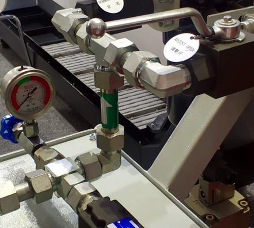 ORFS hydraulic fittings assemblied to Lathe