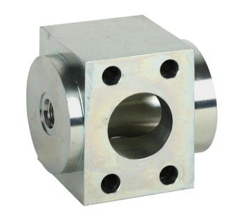 SAE 4 Bolt Flange Female Thread